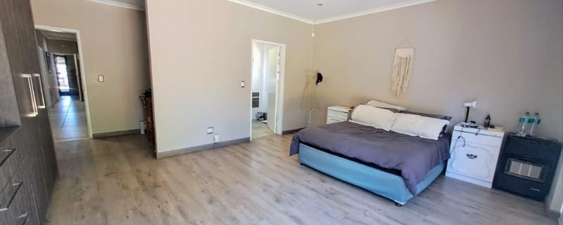 4 Bedroom Property for Sale in Amandelrug Western Cape